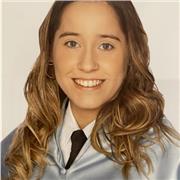 Docente de Lengua Castellana y Literatura de Educación Secundaria Obligatoria y Bachillerato, comprometida con el desarrollo emocional, académico y personal de los alumnos